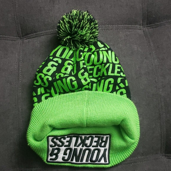 ✨HP✨ Y&R knit cap - Picture 4 of 7